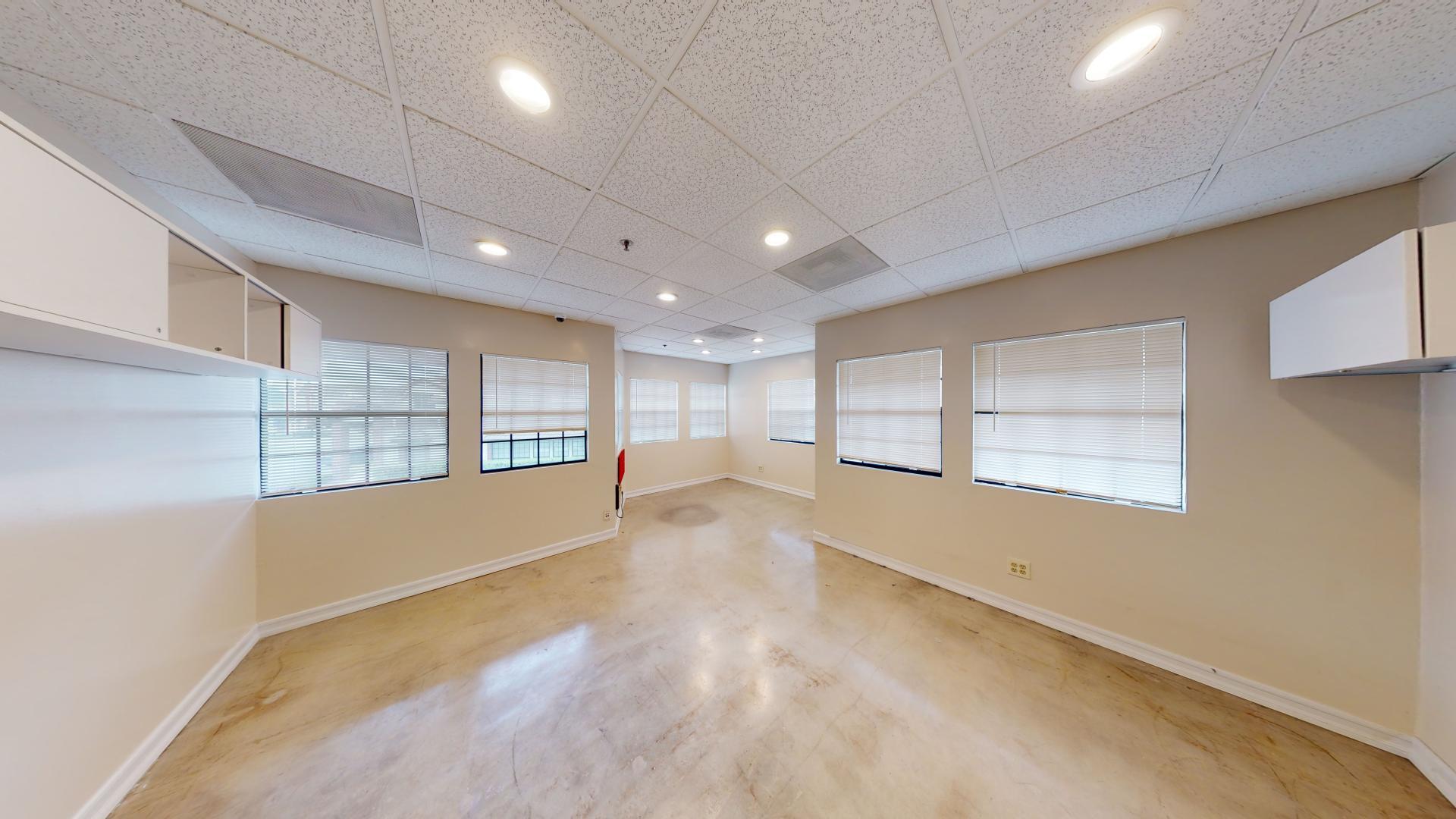 120 N Victory Blvd, Burbank, CA en alquiler Foto del interior- Imagen 1 de 4