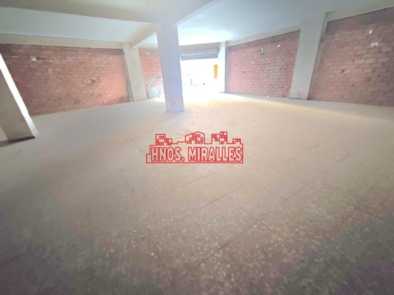 Local en Elche, Alicante en venta - Foto del interior - Imagen 2 de 15