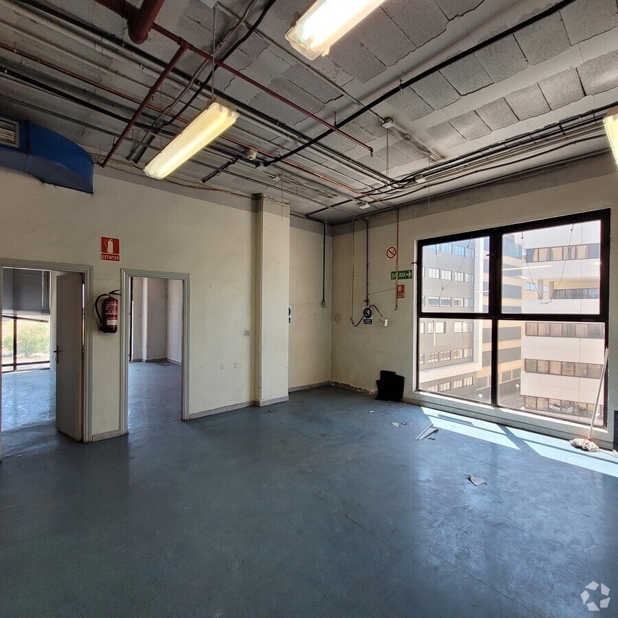 Calle de María Tubau, Madrid, MAD 28050 -  -  - Foto del interior - Image 2 of 27