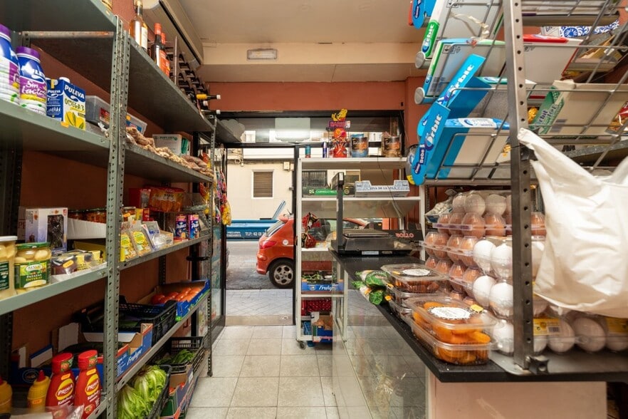 Local en Granada, Granada en venta - Foto del edificio - Imagen 2 de 19