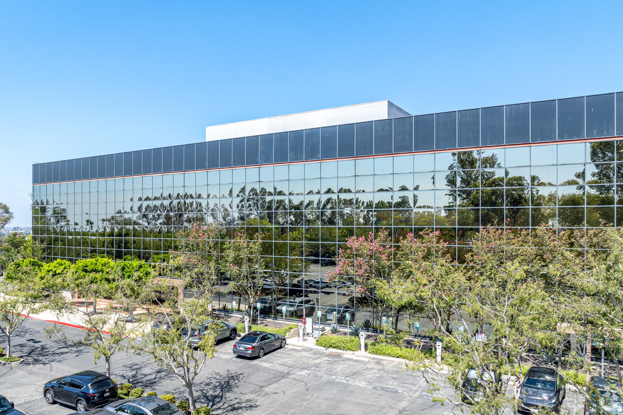 1255 Corporate Center Dr, Monterey Park, CA en alquiler Foto principal- Imagen 1 de 7