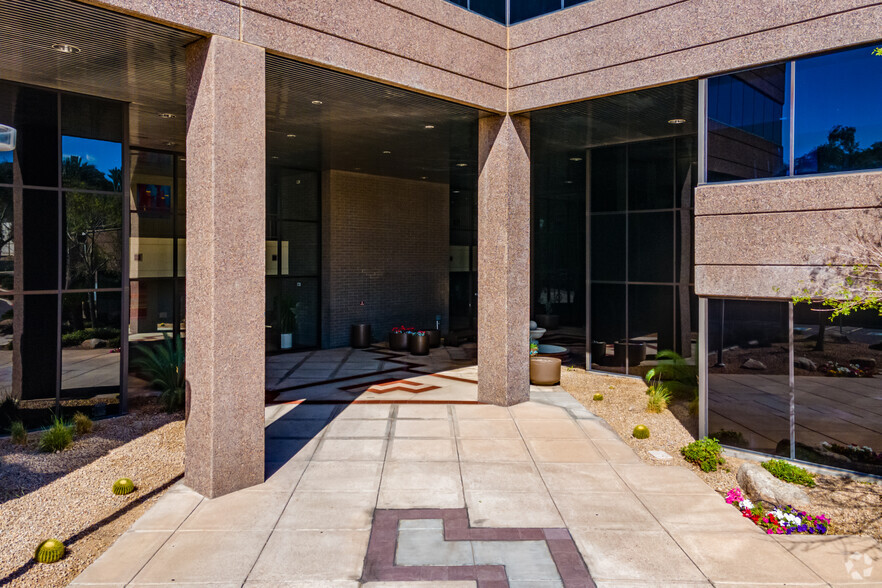 7310 N 16th St, Phoenix, AZ en alquiler - Foto del edificio - Imagen 3 de 46