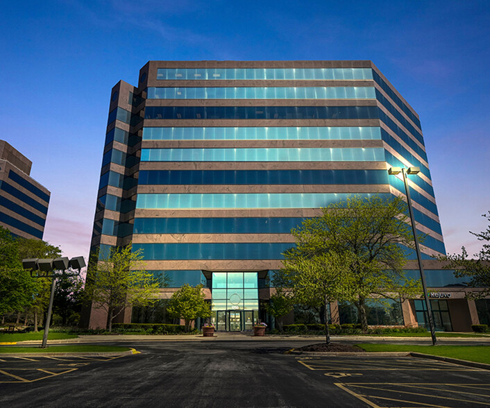 1750 E Golf Rd, Schaumburg, IL en alquiler - Foto del edificio - Imagen 2 de 10