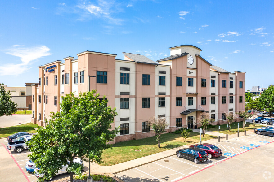 809 W Harwood Rd, Hurst, TX en alquiler - Foto del edificio - Imagen 1 de 31