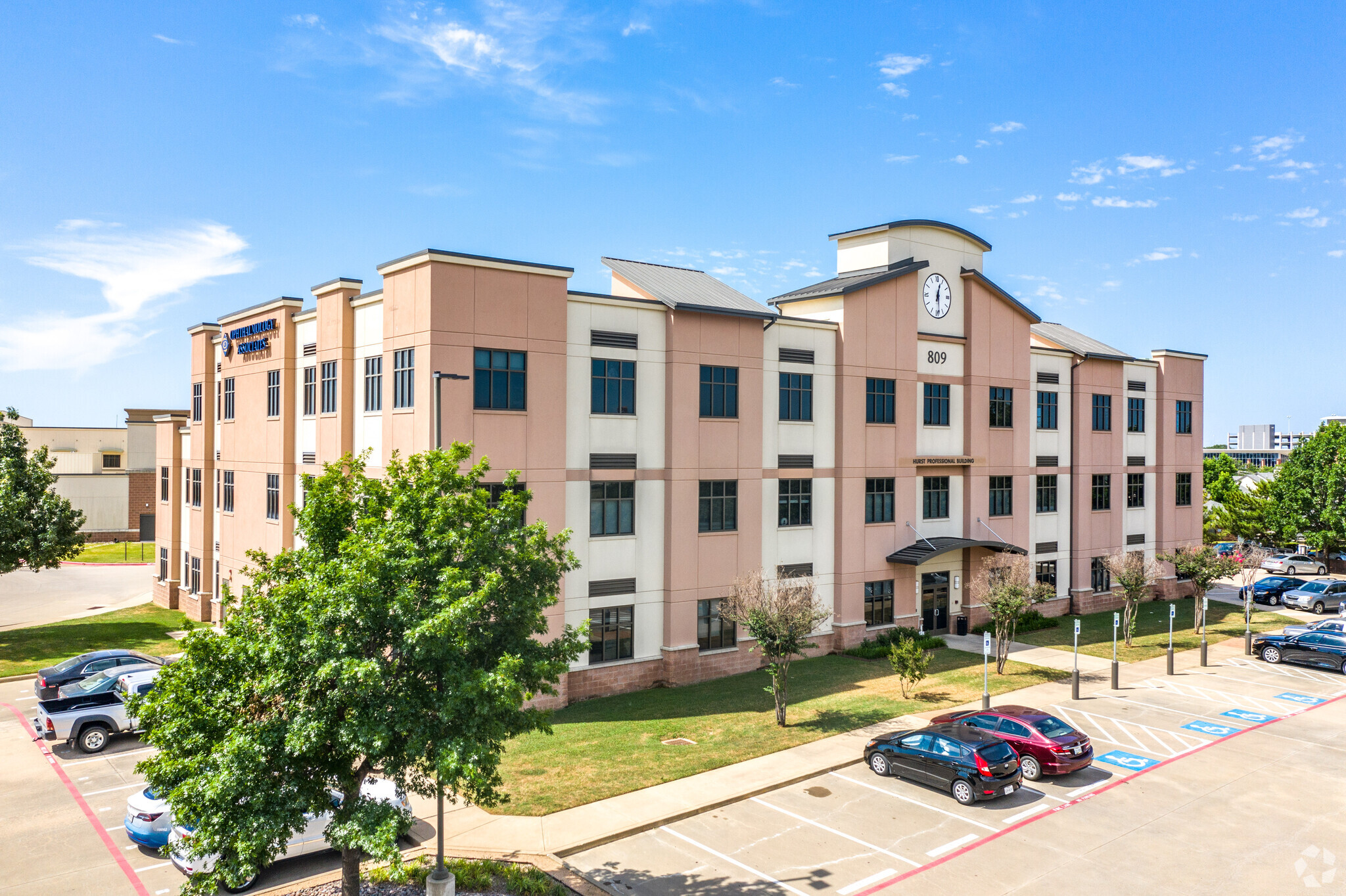 809 W Harwood Rd, Hurst, TX en alquiler Foto del edificio- Imagen 1 de 32