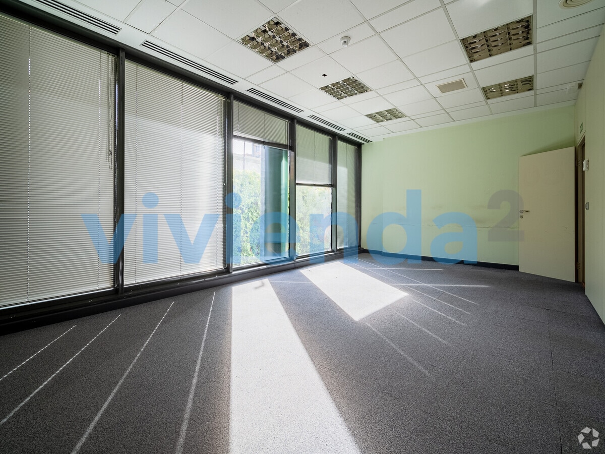 Madrid, MAD 28037 - - - Foto del interior - Image 2 of 12