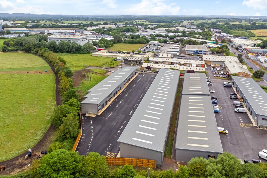 Commerce Close, Westbury en venta - Foto del edificio - Imagen 2 de 7