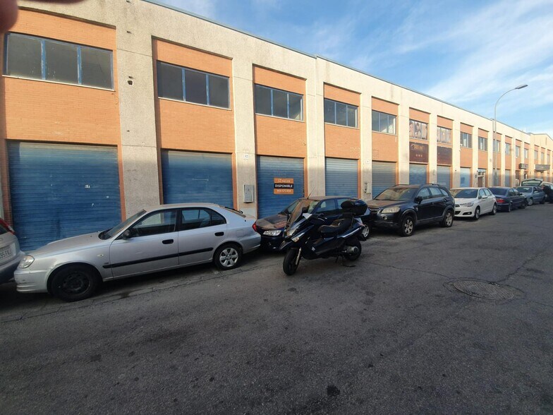 Local en SEVILLA en venta - Foto del edificio - Imagen 3 de 11