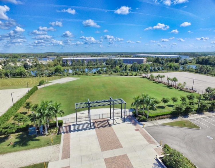 9510 Thunder Rd, Fort Myers, FL en venta - Foto del edificio - Imagen 1 de 3