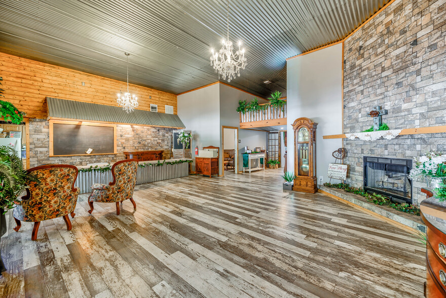 397 State Highway 156, Pointblank, TX en venta - Foto del interior - Imagen 2 de 24