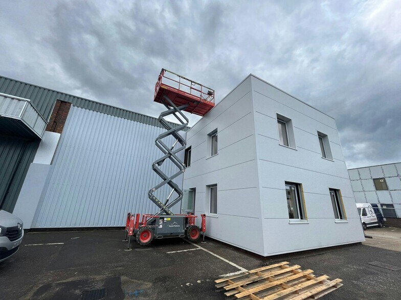 Saxon Way, West Drayton en alquiler - Foto del edificio - Imagen 2 de 5