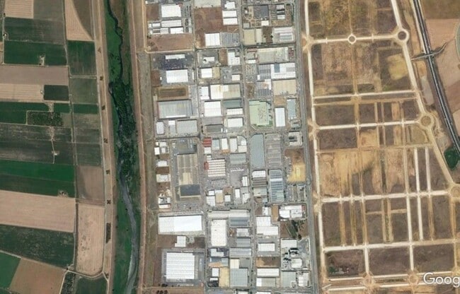 Más detalles de Poligono la Isla, Dos Hermanas, la, S/N, Dos Hermanas - Nave en alquiler