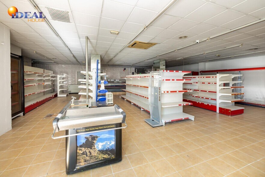 Local en Gójar, Granada en venta - Foto del edificio - Imagen 3 de 25