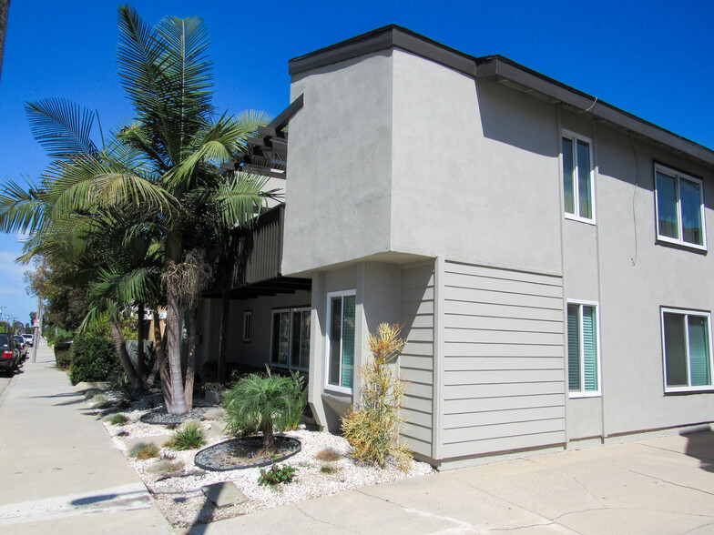 16972 Lynn Ln, Huntington Beach, CA en venta - Foto del edificio - Imagen 2 de 20