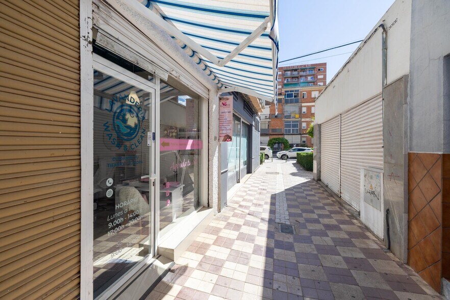 Local en Granada en venta - Foto del edificio - Imagen 1 de 27
