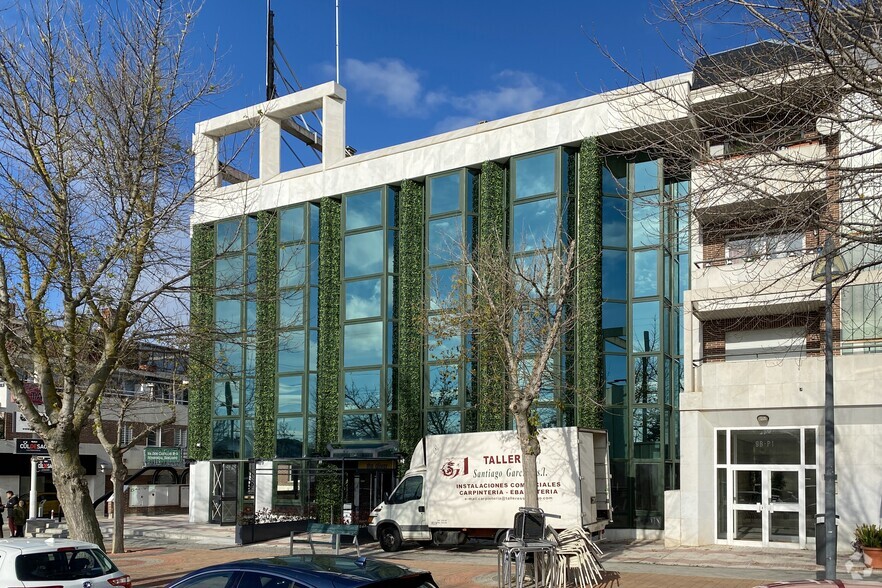 Vía Dos Castillas, 9 C, Pozuelo De Alarcón, Madrid en alquiler - Foto del edificio - Imagen 2 de 2