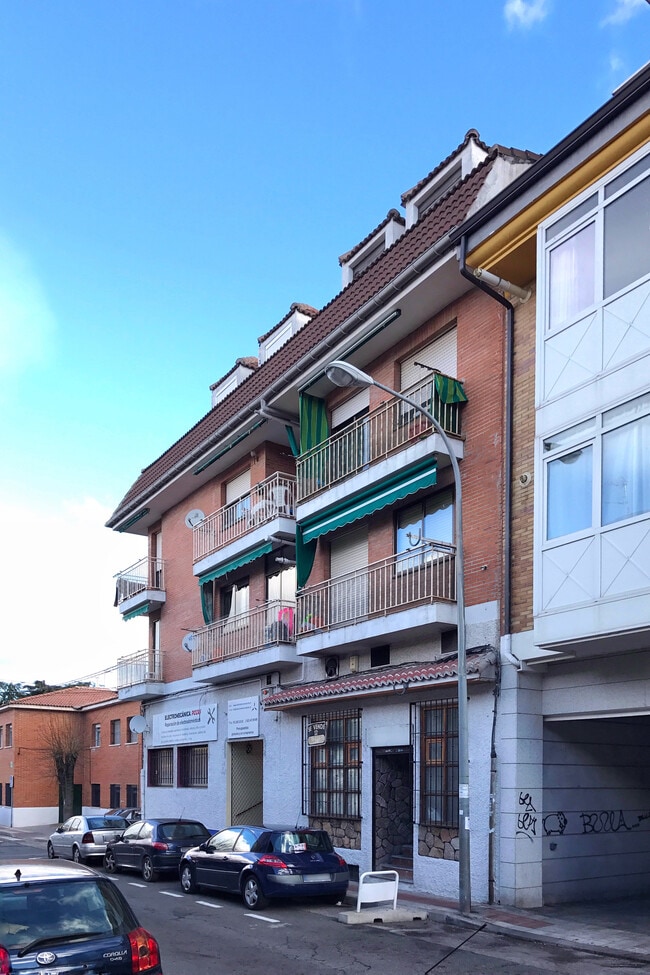 Más detalles de Calle Serafín Gómez Bonilla, 3, Collado Villalba - Edificio residencial​ en venta