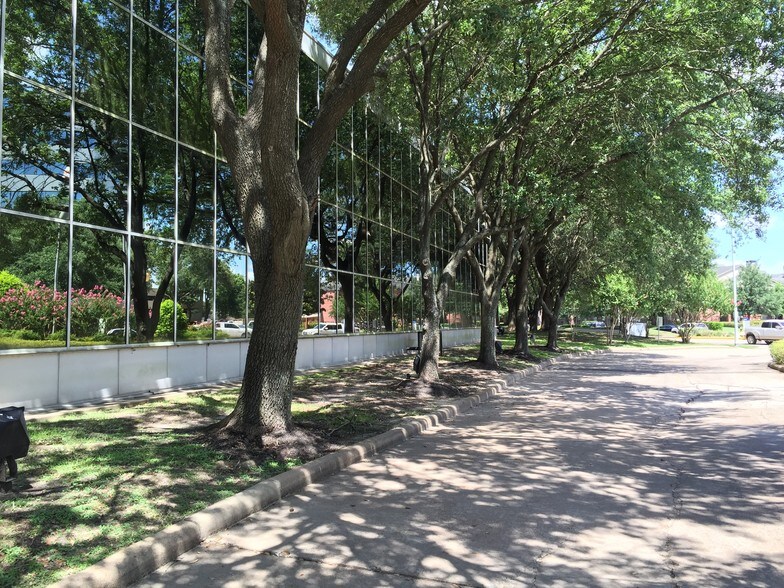 9703 Richmond Ave, Houston, TX en alquiler - Foto del edificio - Imagen 2 de 6