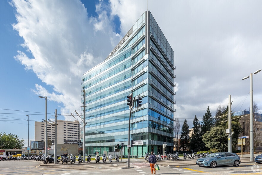 Carretera d'Esplugues, 225, Cornellà de Llobregat, Barcelona en alquiler - Foto del edificio - Imagen 3 de 7