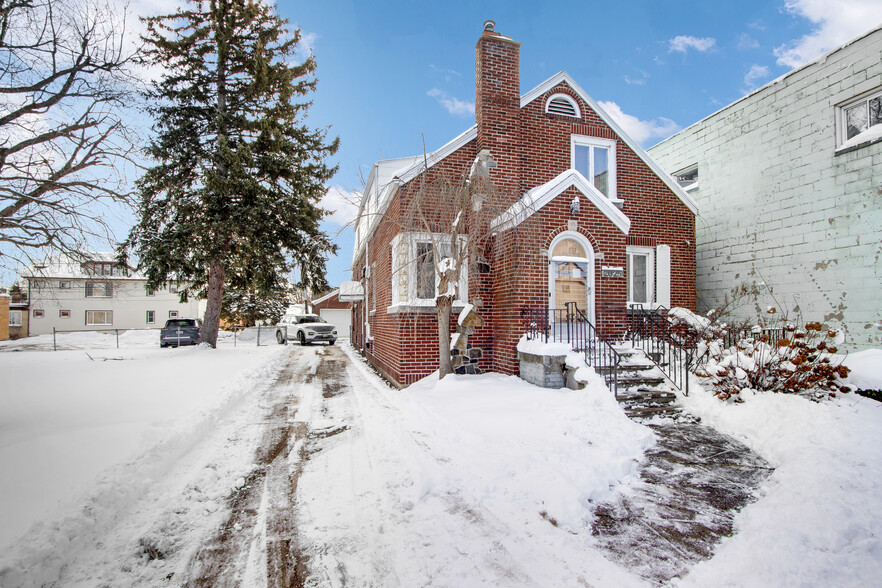 2025 Clinton St, Buffalo, NY en venta - Foto del edificio - Imagen 2 de 34