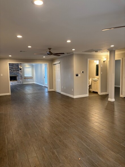 9320 Montridge Dr, Houston, TX en venta - Foto del edificio - Imagen 2 de 50