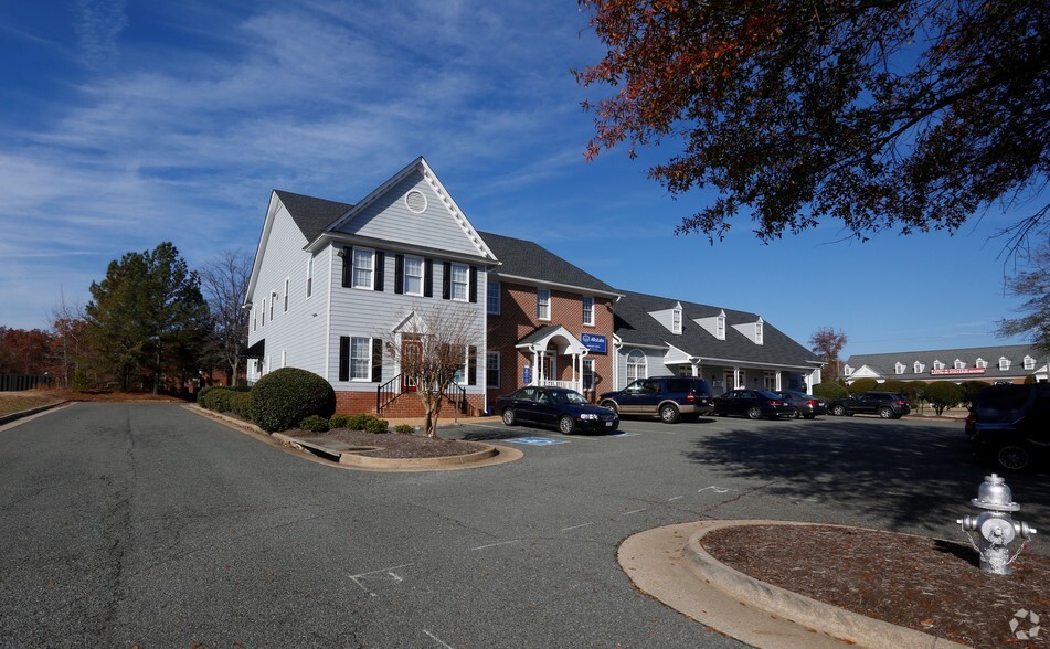 13700-13702 Village Mill Dr, Midlothian, VA en alquiler - Foto del edificio - Imagen 1 de 5