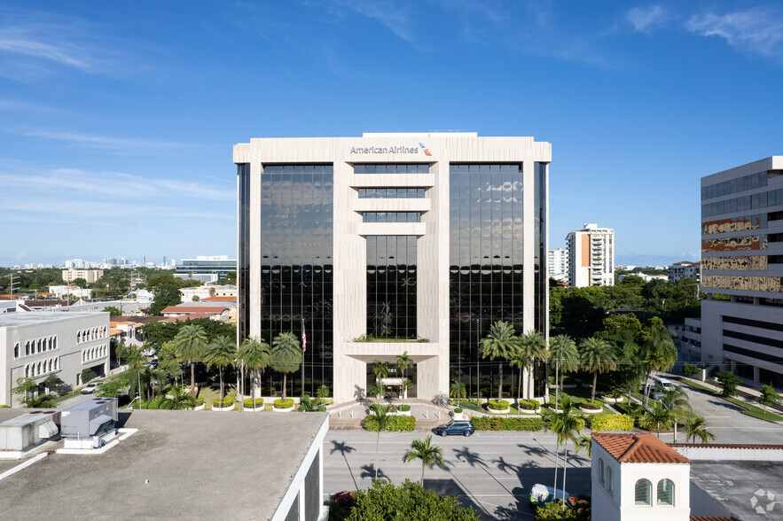 901 Ponce de Leon Blvd, Coral Gables, FL en alquiler - Foto del edificio - Imagen 3 de 10