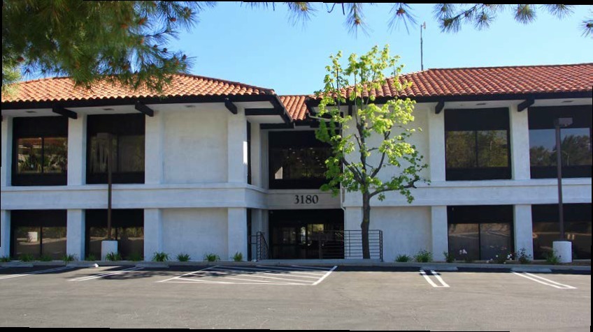 3180 Willow Ln, Thousand Oaks, CA en alquiler - Foto del edificio - Imagen 2 de 18