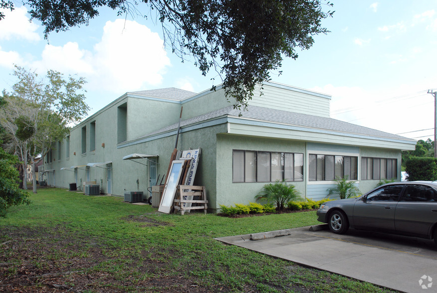 2235 N Courtenay Pky, Merritt Island, FL en venta - Foto del edificio - Imagen 3 de 20