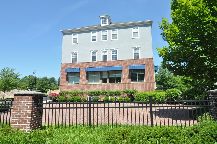 259 Veterans Ln, Doylestown, PA en venta - Foto del edificio - Imagen 2 de 11