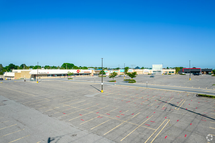 300 Eagleson Rd, Ottawa, ON en alquiler - Foto del edificio - Imagen 3 de 14