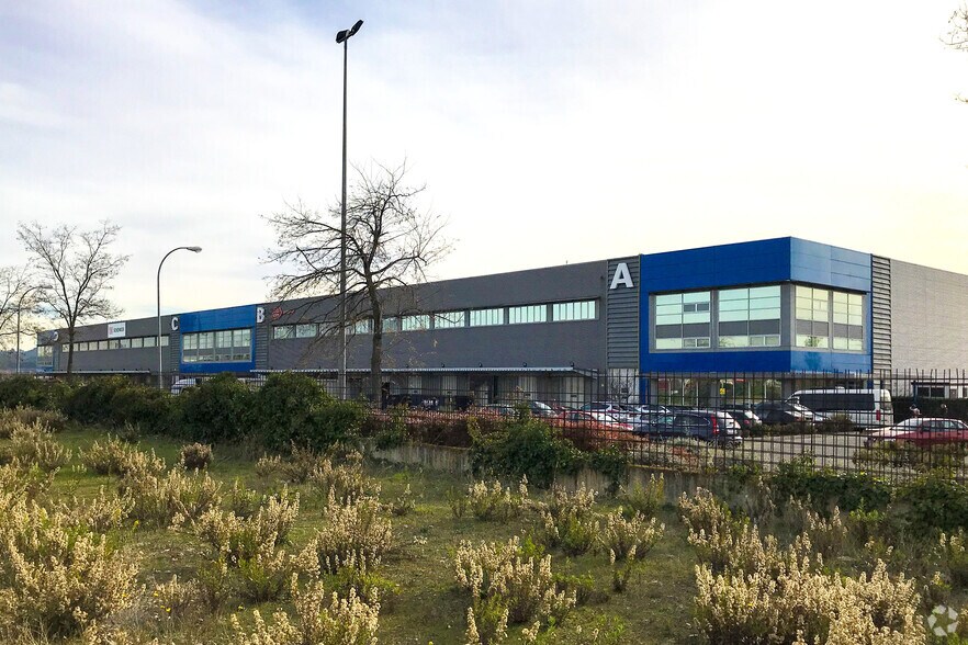 Plaza René Descartes, 2, Alcalá de Henares, Madrid en alquiler - Foto del edificio - Imagen 2 de 9