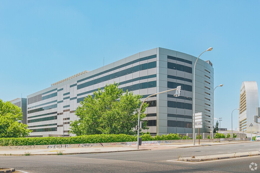Calle María de Portugal, 9-11, Madrid, Madrid en alquiler - Foto del edificio - Imagen 2 de 5