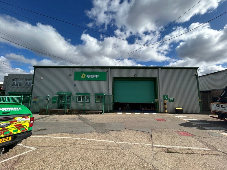 Kingsbridge Rd, Barking en alquiler - Foto del edificio - Imagen 3 de 8