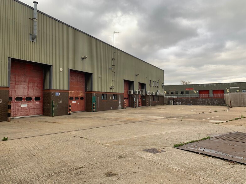 8­-9 Lismirrane Industrial Park, Elstree Road, Elstree en alquiler - Foto del edificio - Imagen 2 de 6