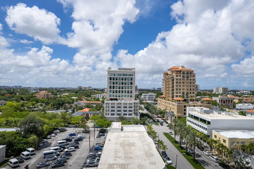 1600 Ponce De Leon Blvd, Coral Gables, FL en alquiler - Foto del edificio - Imagen 3 de 5