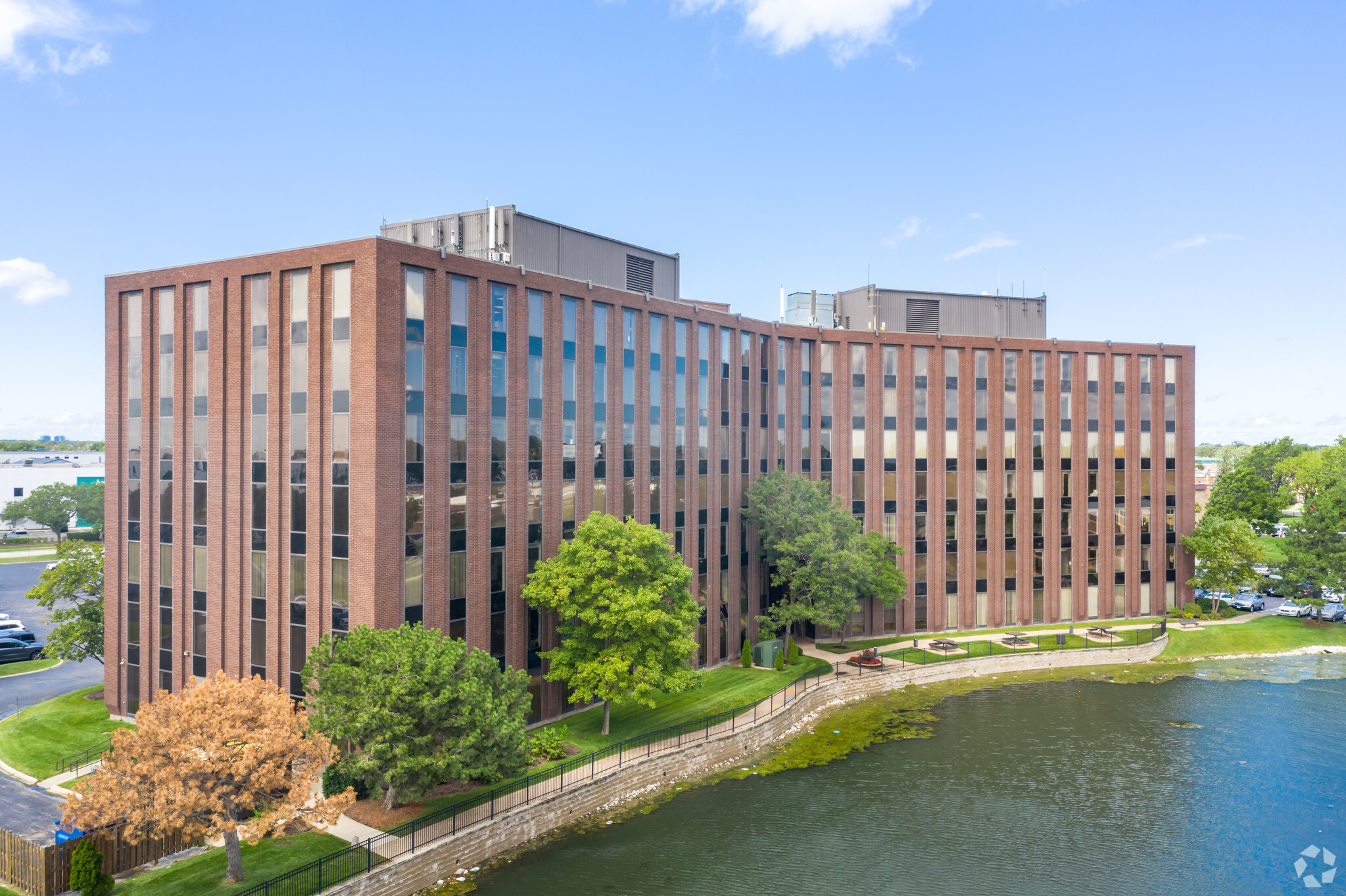 1699 Wall St, Mount Prospect, IL en alquiler Foto del edificio- Imagen 1 de 12