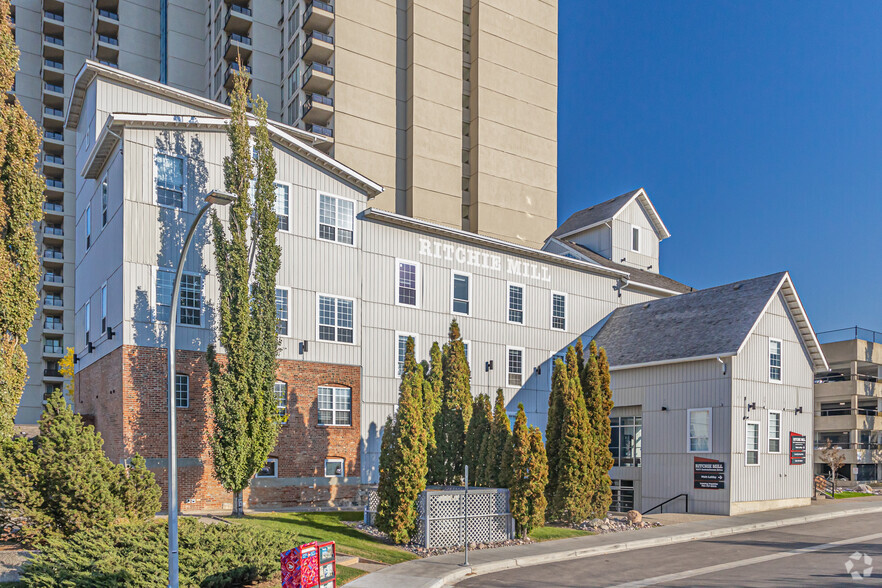 10171 Saskatchewan Dr, Edmonton, AB en alquiler - Foto del edificio - Imagen 3 de 13