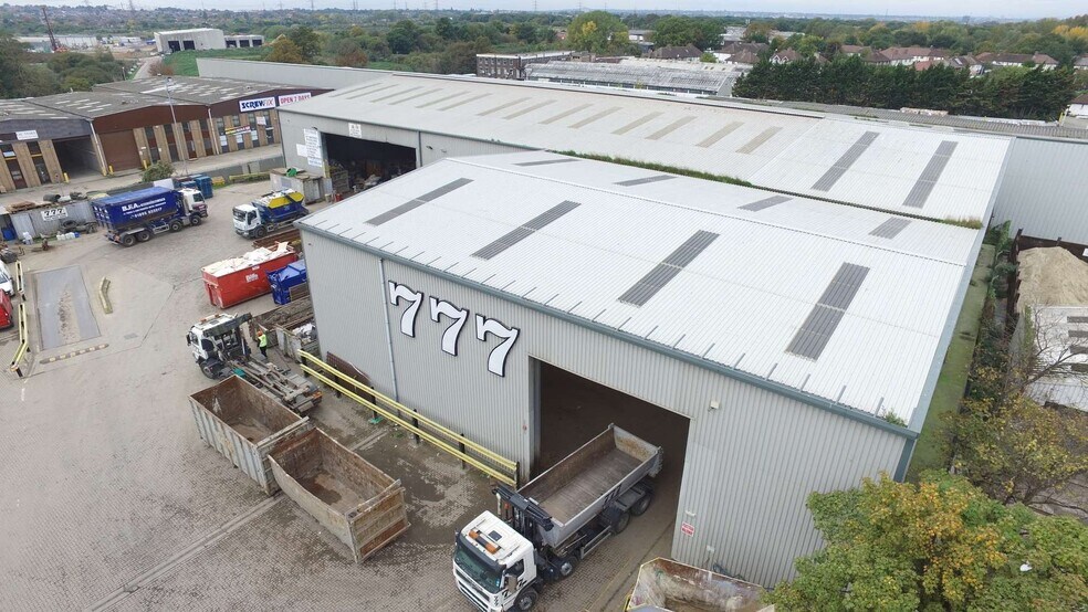 11 Coomber Way, Croydon en alquiler - Foto del edificio - Imagen 2 de 7