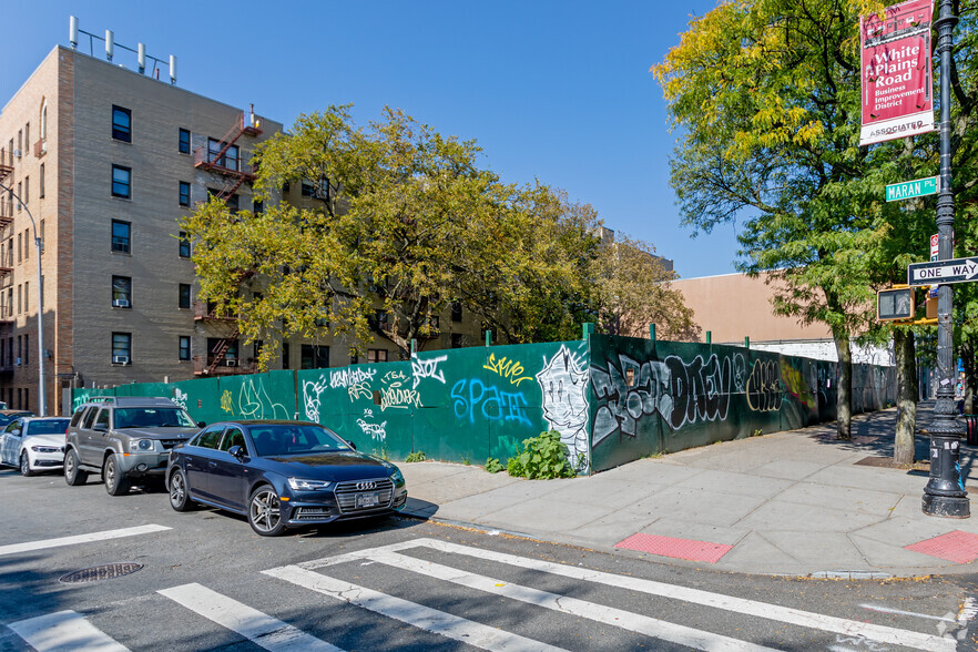 2111 White Plains Rd, Bronx, NY en alquiler - Foto del edificio - Imagen 2 de 2