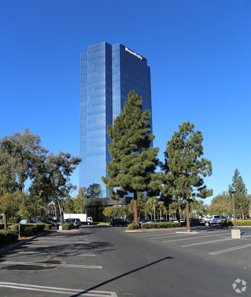 300 East Esplanade Dr, Oxnard, CA en alquiler - Foto del edificio - Imagen 2 de 3