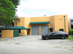 2271-2275 W 77th St, Hialeah, FL en alquiler Foto del edificio- Imagen 1 de 7