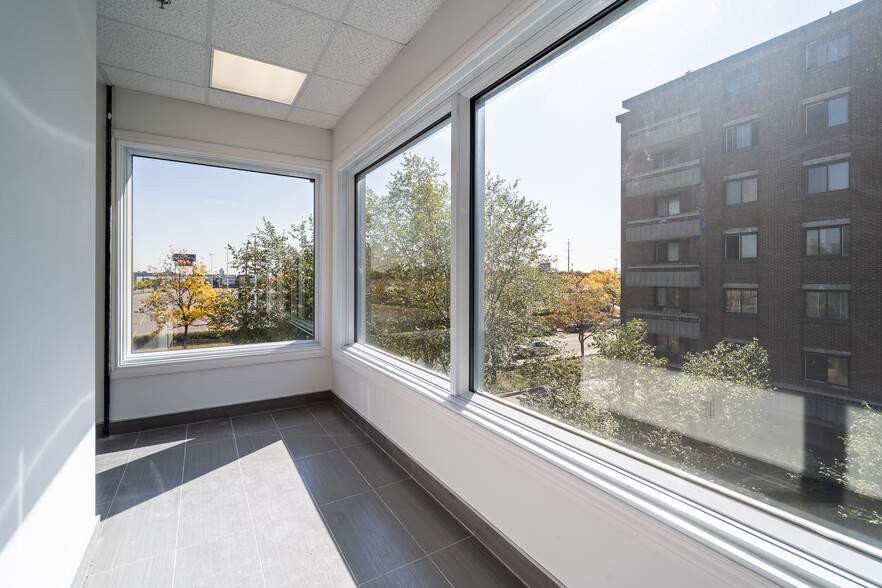 5690-5700 Rue De Boucherville, Montréal, QC en venta - Foto del interior - Imagen 3 de 23