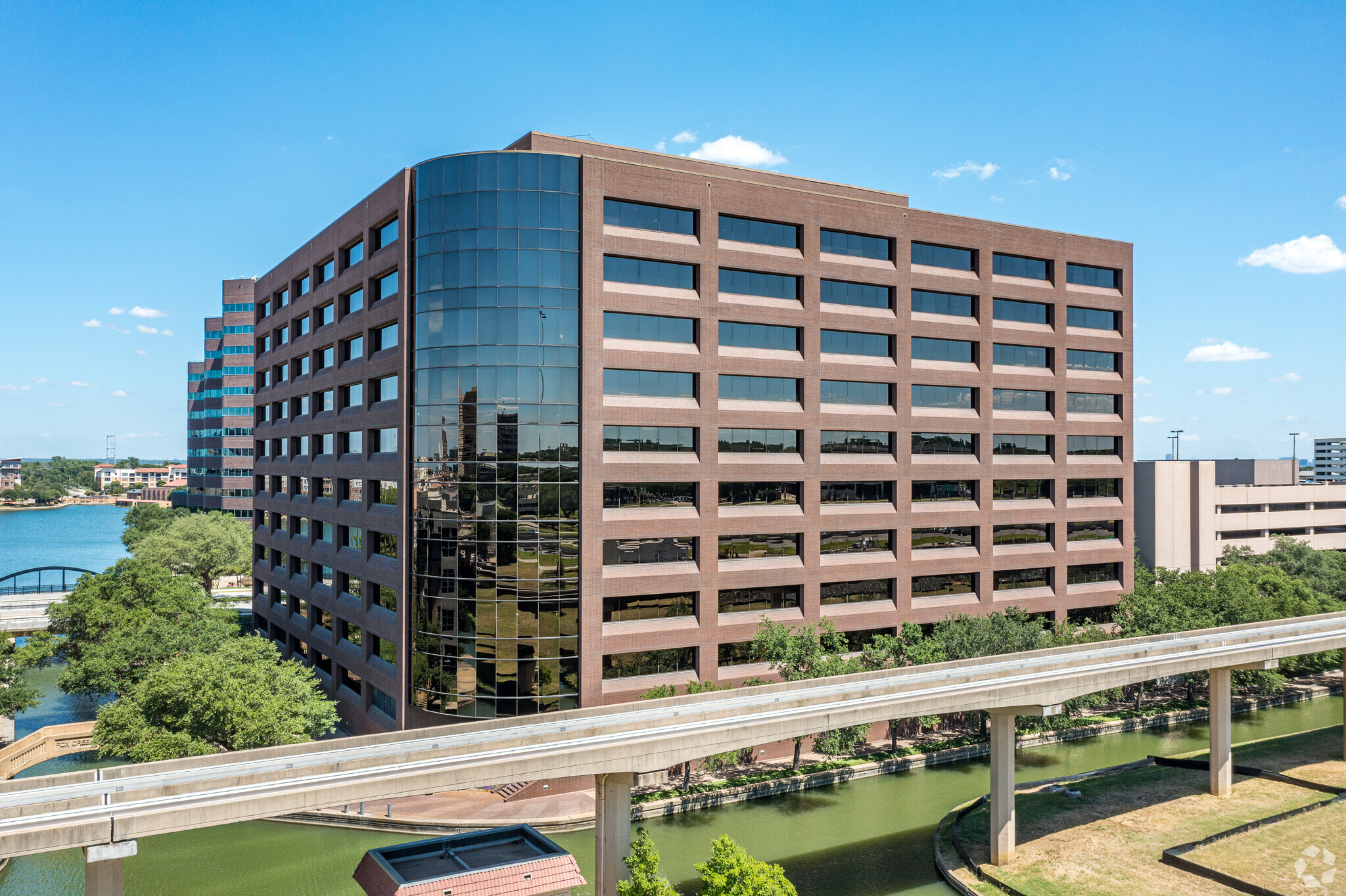 400 E Las Colinas Blvd, Irving, TX en alquiler Foto del edificio- Imagen 1 de 47