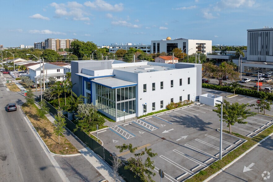 662 E 27th St, Hialeah, FL en venta - Foto del edificio - Imagen 2 de 4