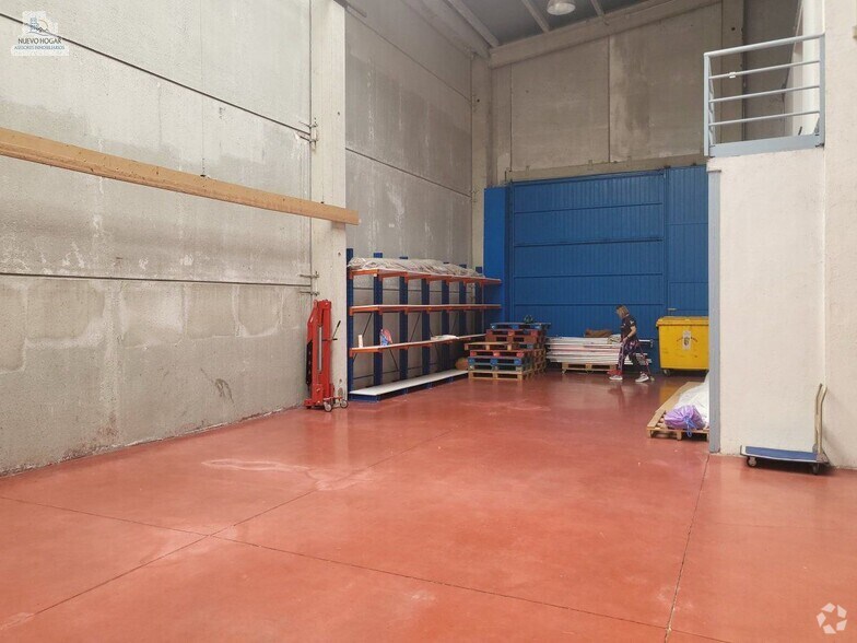 Nave en Velilla de San Antonio, Madrid en venta - Foto del edificio - Imagen 3 de 7