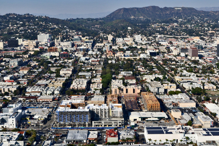 6677 W Santa Monica Blvd, Los Angeles, CA en alquiler - Vista aérea - Imagen 2 de 3