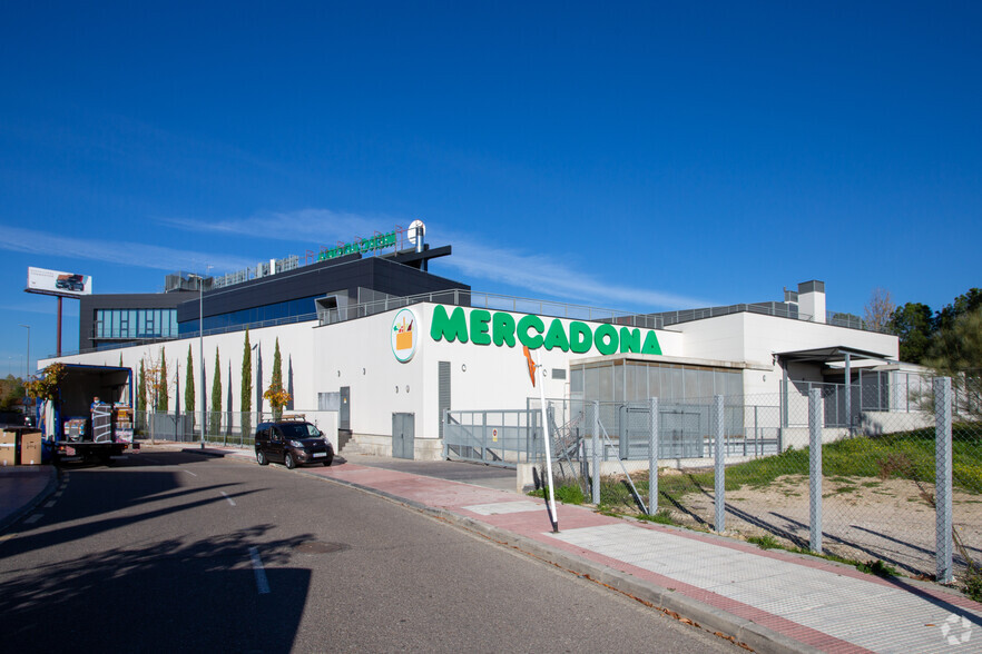 Calle María Guerrero, 34, Las Rozas de Madrid, Madrid en alquiler - Foto del edificio - Imagen 3 de 3