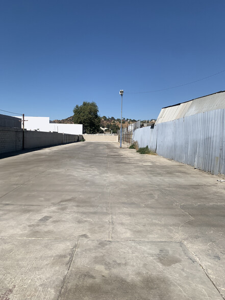 12217 Montague St, Pacoima, CA en venta - Foto del edificio - Imagen 2 de 3