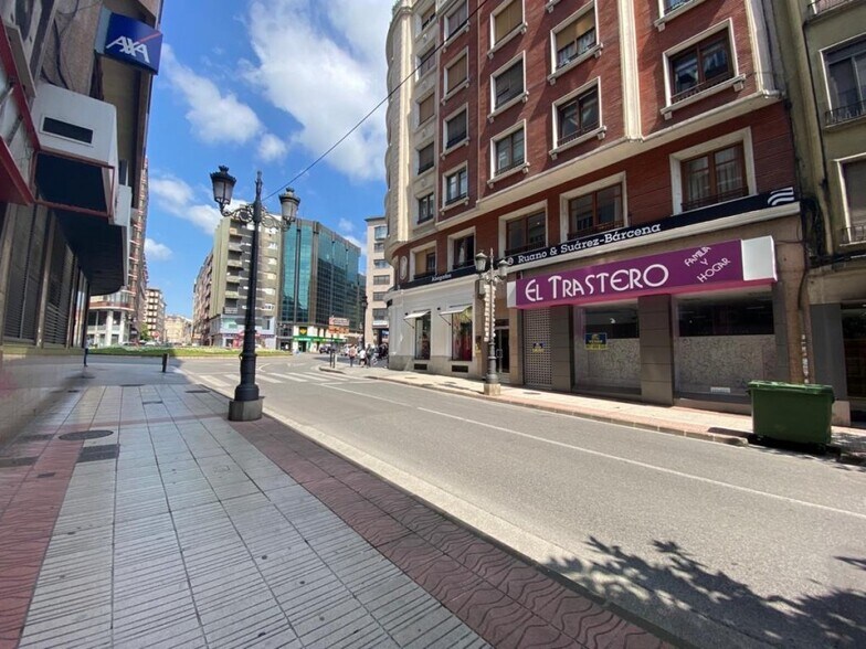 Local en León en venta - Foto del edificio - Imagen 3 de 14